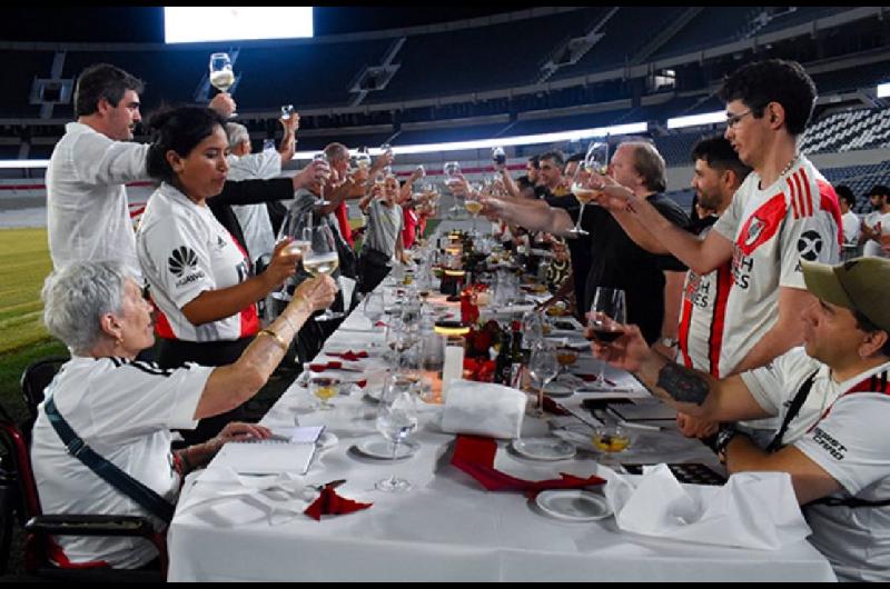 Fin de Antildeo en el Monumental- conmovedor gesto de River con socios que pasan las fiestas en soledad