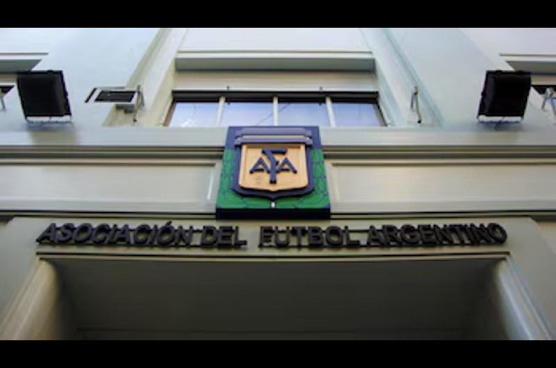 La AFA defendioacute su gestioacuten econoacutemica y apuntoacute contra operaciones de desgaste institucional