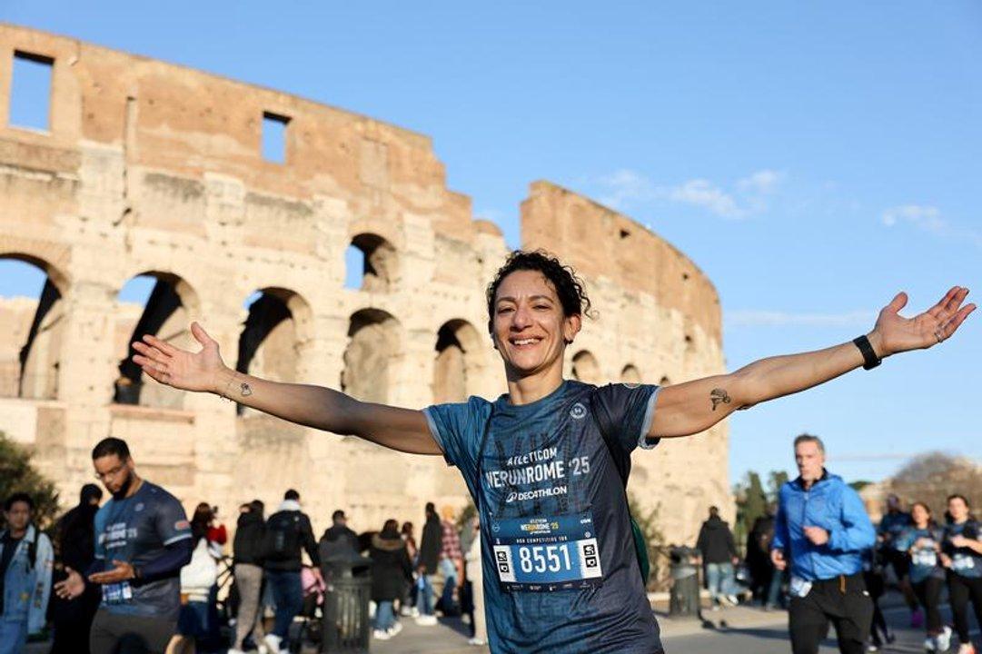 Roma despidioacute el antildeo con la tradicional carrera We Run Rome junto al Coliseo