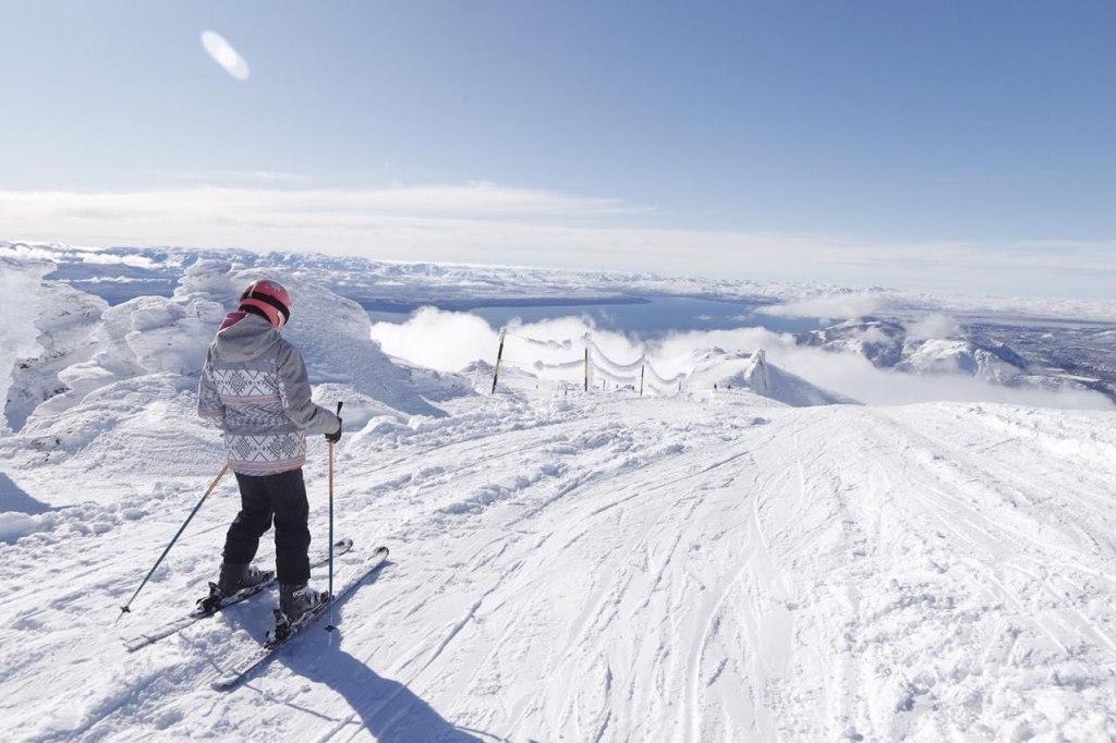 Dos esquiadores fueron rescatados tras ser sepultados por una avalancha en Austria