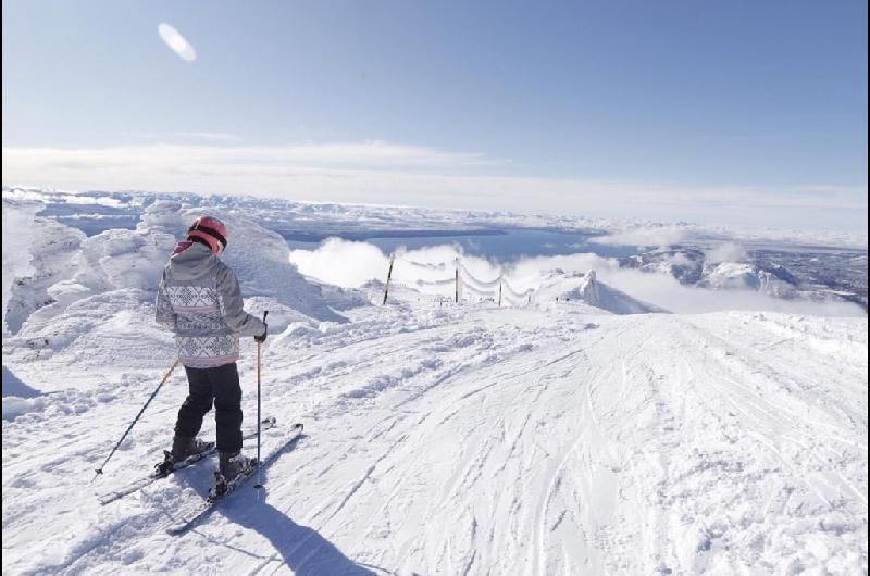 Dos esquiadores fueron rescatados tras ser sepultados por una avalancha en Austria