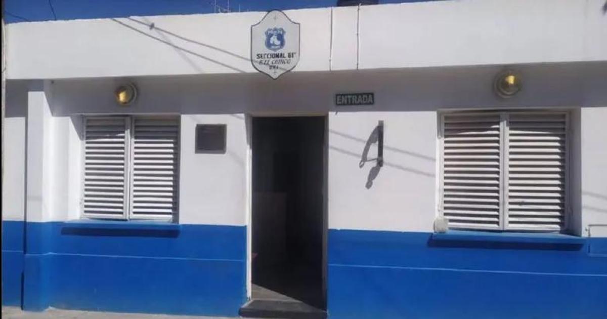 La autopsia al joven que se prendioacute fuego en la comisariacutea de El Chingo seraacute el lunes