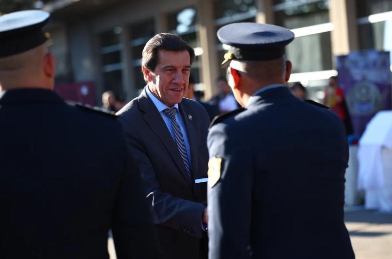 Firmaron decreto de ascenso para policiacuteas y penitenciarios