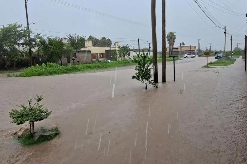Alto Comedero azotada por la lluvia y calles abnegadas