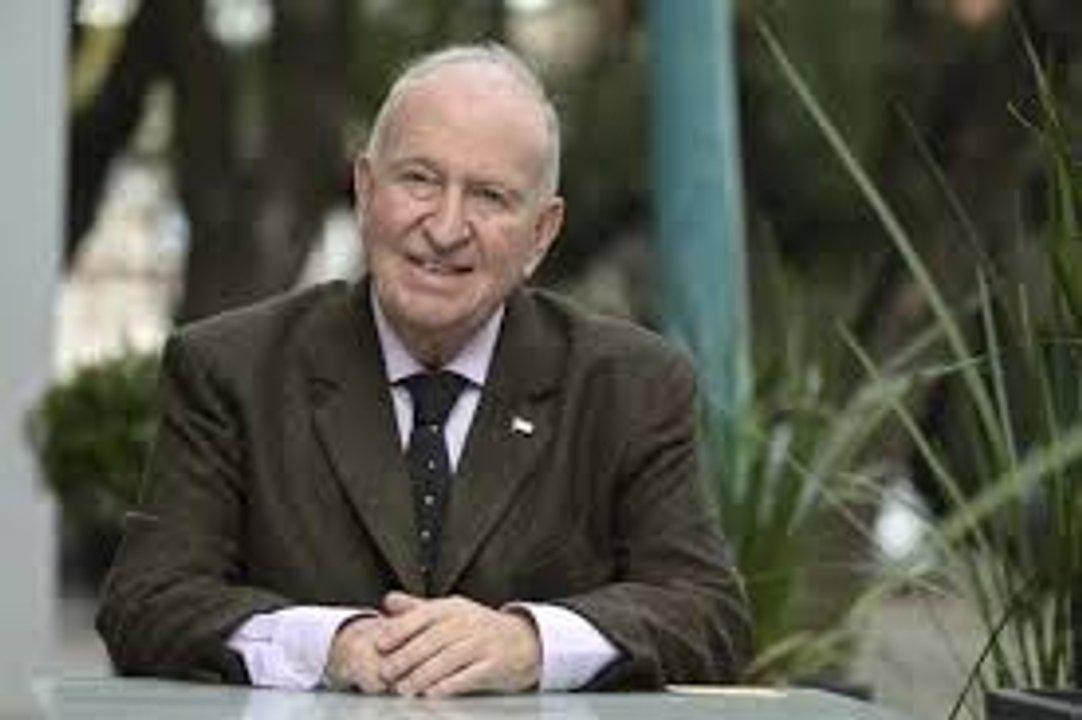 Dos constitucionalistas cuestionaron el DNU de MiIei que modifica el sistema de Inteligencia