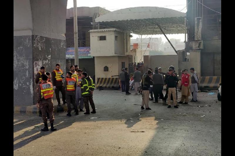 Ataque con una granada en el suroeste de Pakistaacuten dejoacute un muerto y cuatro heridos