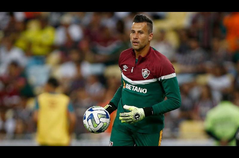 Faacutebio desafiacutea al tiempo y seguiraacute en Fluminense