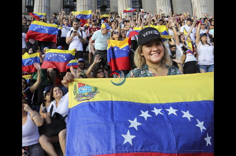 Venezolanos celebran en el Obelisco la detencioacuten de Maduro