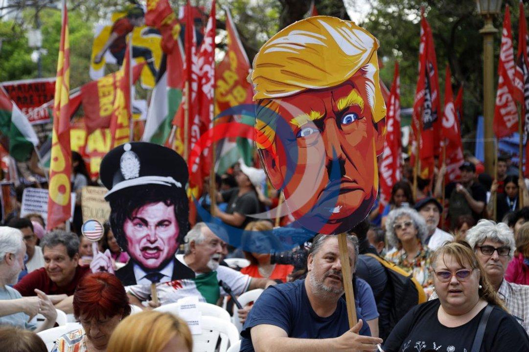 La Izquierda se moviliza a la embajada de EE UU tras la captura de Maduro