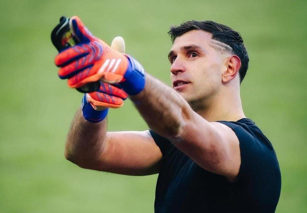 Premier League- El Aston Villa del Dibu Martiacutenez quedoacute como escolta 