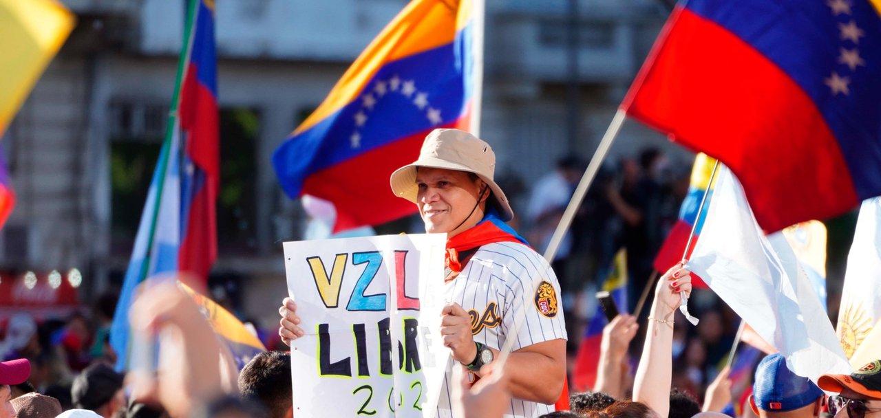 Miles de venezolanos festejan en el Obelisco la caiacuteda de Maduro