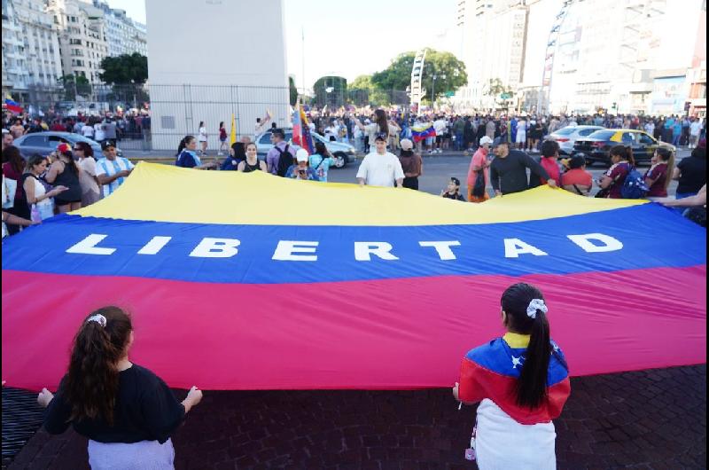 ldquoVenezuela no estaacutes solardquo- convocan a una movilizacioacuten en el Obelisco