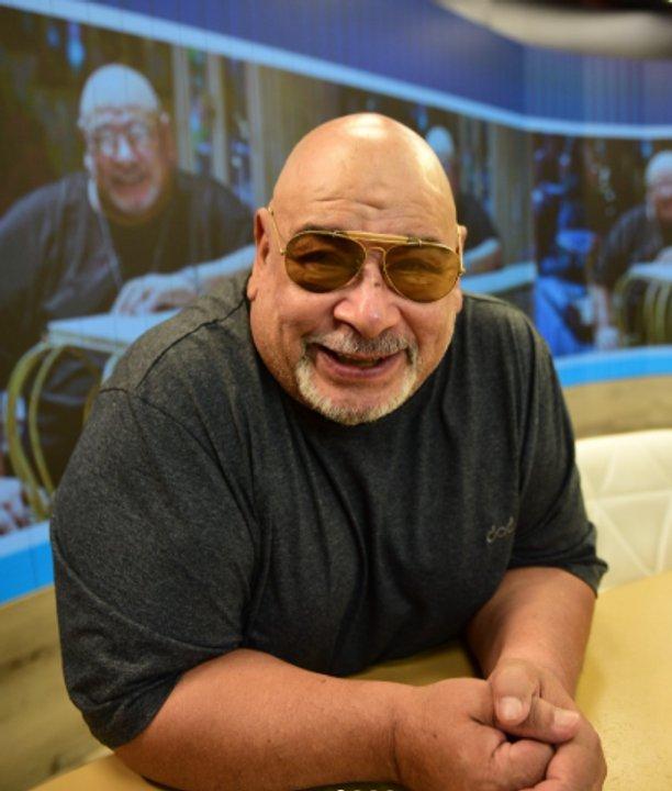 Roly Serrano habriacutea iniciado una relacioacuten con una joven 44 antildeos menor 