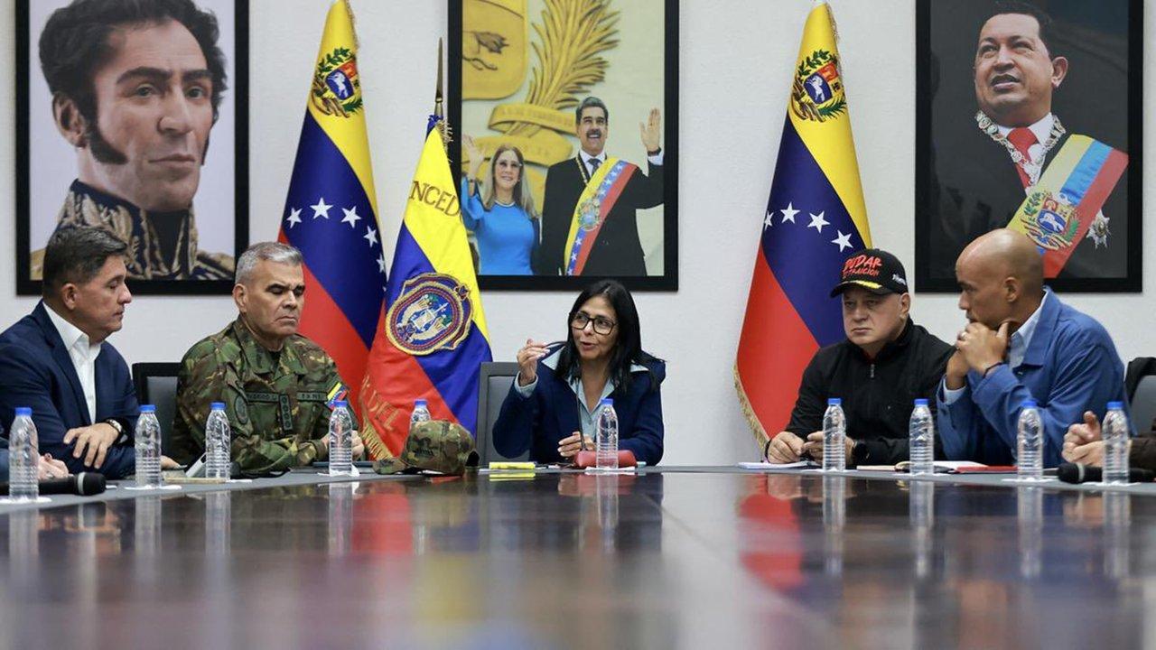 Delcy Rodriacuteguez encabezoacute su primera reunioacuten de gabinete y envioacute ldquoun mensaje a Estados Unidos