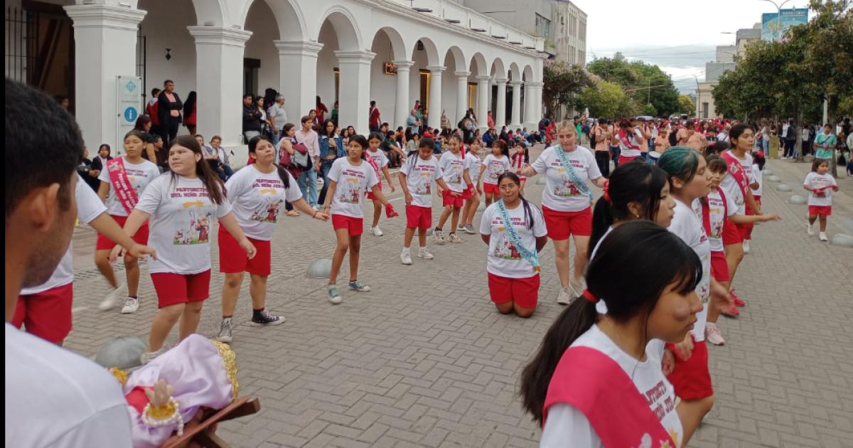 Color y danzas en el paseo de pesebres en toda la provincia