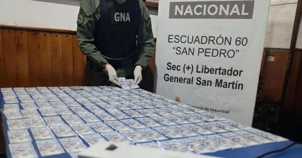 Viajoacute desde Salta hasta Jujuy con doacutelares falsos ocultos en la ropa