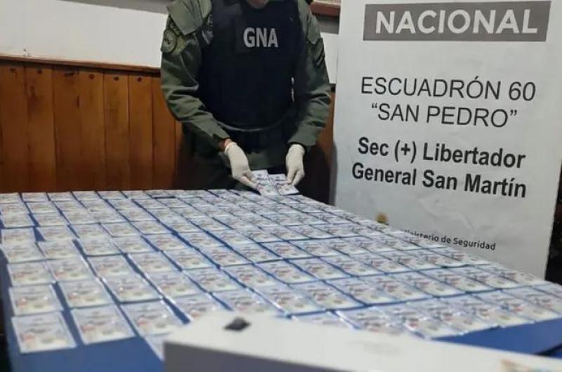 Viajoacute desde Salta hasta Jujuy con doacutelares falsos ocultos en la ropa