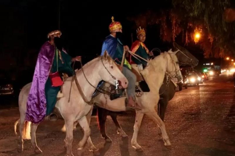 Serenata y recorrida de los Reyes Magos en toda la provincia