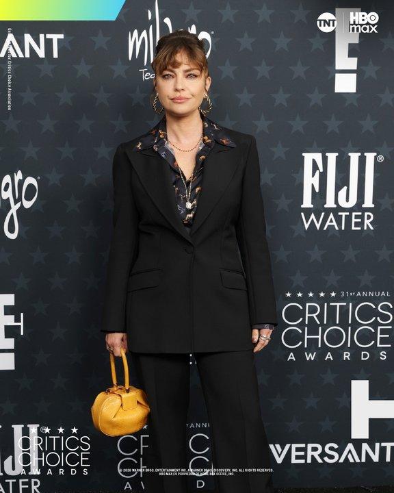 Dolores Fonzi y su elegante apuesta en la alfombra roja de los Critics Choice Awards