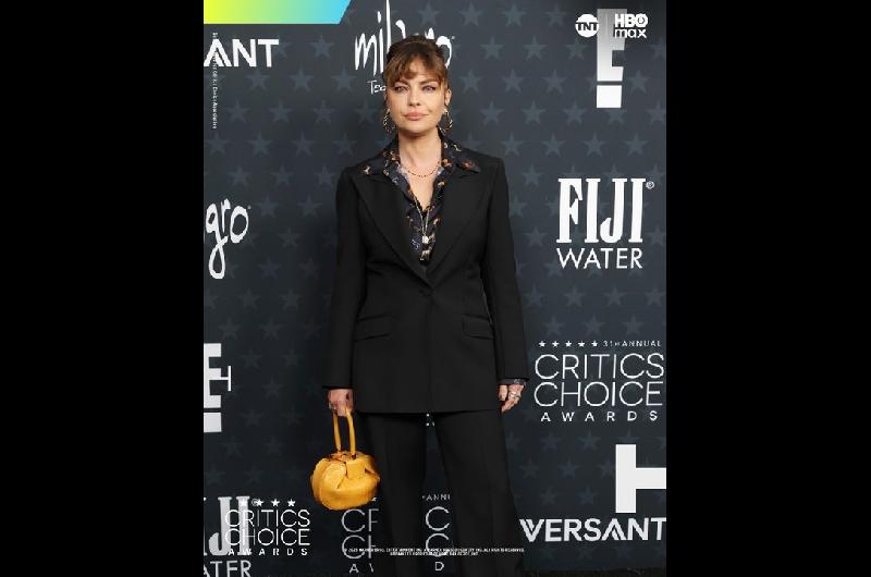 Dolores Fonzi y su elegante apuesta en la alfombra roja de los Critics Choice Awards