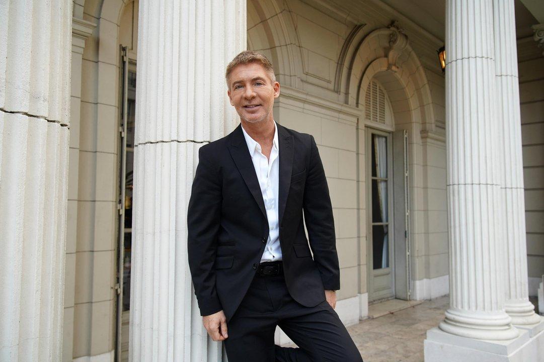 Adriaacuten Suar recordoacute un desencuentro con Bossi y le pidioacute disculpas en plena funcioacuten