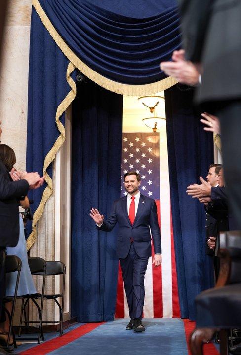 El Vicepresidente de los Estados Unidos confirmoacute que atacaron su casa en Ohio