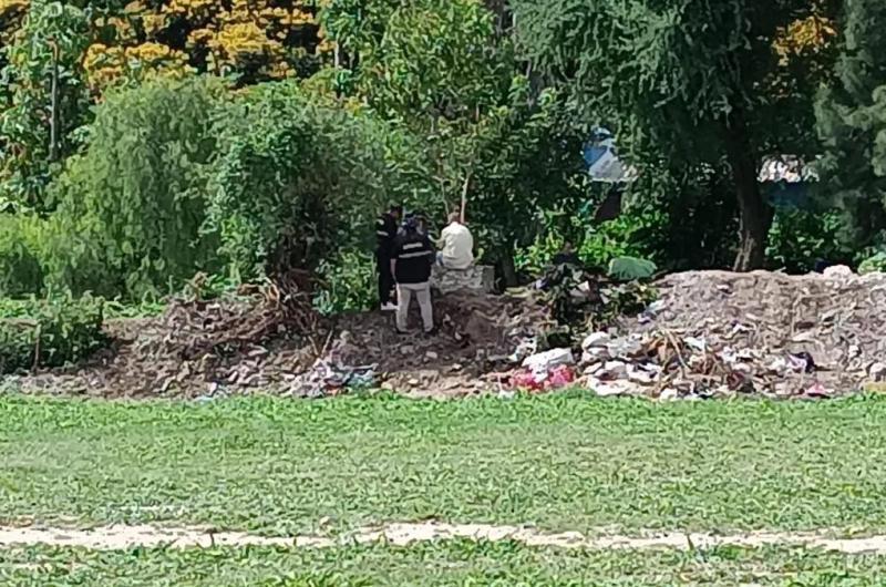 Encontraron un cuerpo en el canal de la muerte en Perico