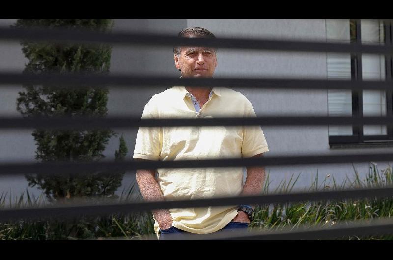 Bolsonaro estuvo 8 diacuteas internado lo operaron 4 veces y vuelve tras las rejas
