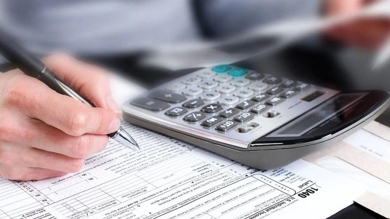 Aseguran que la presioacuten tributaria del 2025 fue la menor en una deacutecada