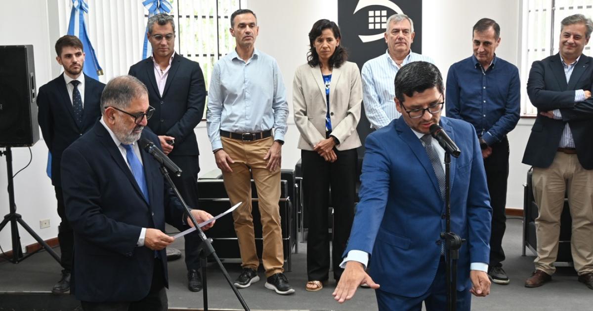Chuli Jorge tomoacute juramento al nuevo Procurador del Municipio