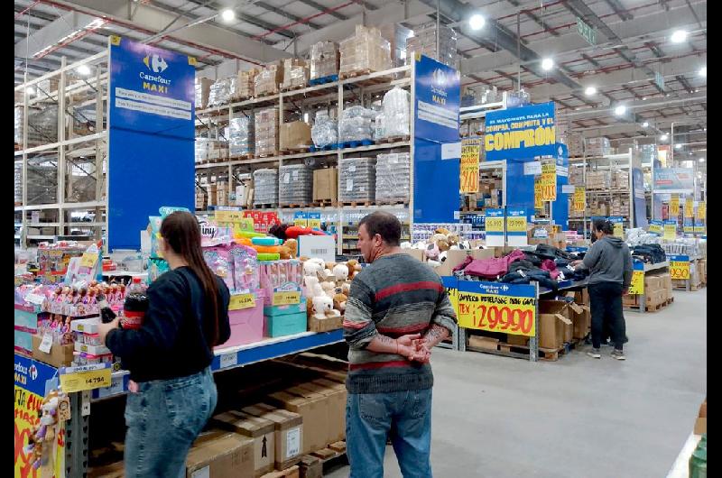 La inflacioacuten pone el piso al doacutelar y el mercado pone precio a la primera licitacioacuten del antildeo