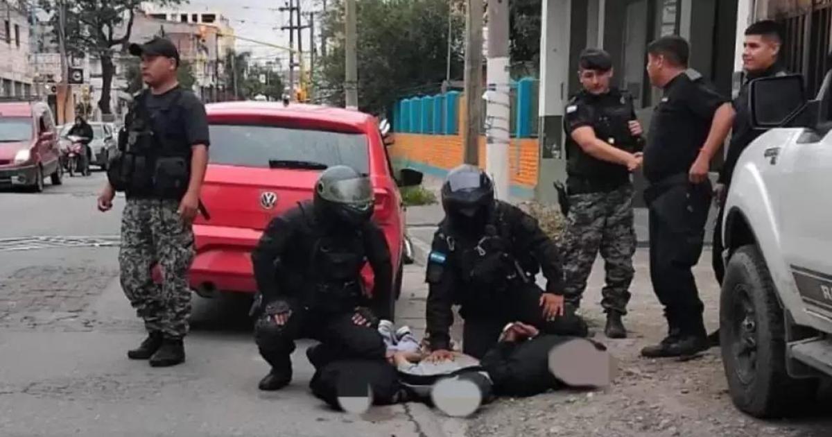 Persecucioacuten secuestro de estupefacientes y cinco demorados en Ciudad Perico