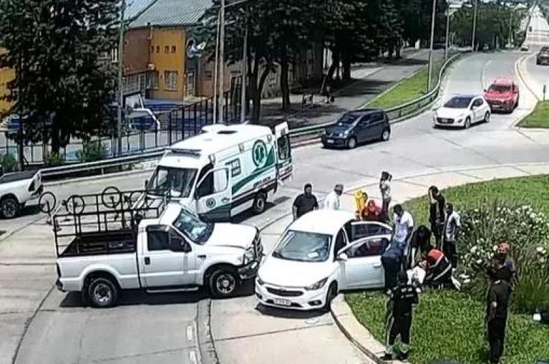 Manejaba una camioneta se descompensoacute y chocoacute una mujer quedoacute atrapada