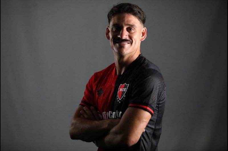 Newellacutes presentoacute a un delantero que fue pretendido por Boca