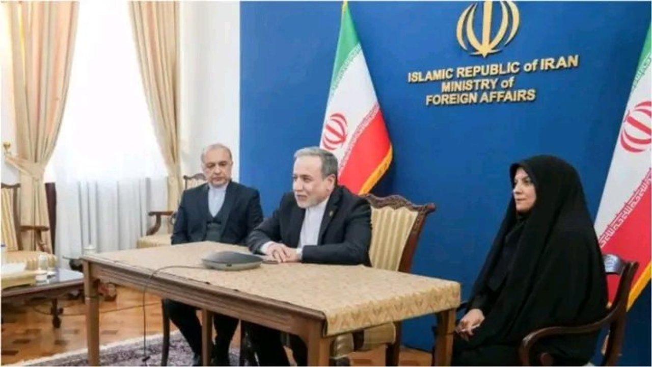 Jameneiacute tomoacute nota de la tardiacutea reaccioacuten del chavismo y mandoacute su gente a la calle antes que intervenga EEUU 