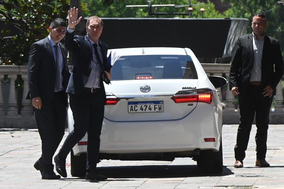 Santilli recorre zonas afectadas por los incendios y el jueves se reuacutene con Cornejo por la reforma laboral