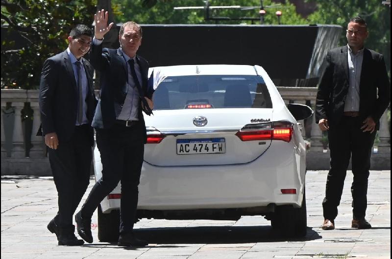 Santilli recorre zonas afectadas por los incendios y el jueves se reuacutene con Cornejo por la reforma laboral