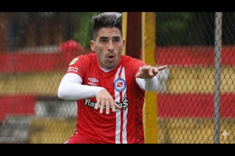 Un refuerzo de experiencia- Leandro Fernaacutendez firmoacute para Argentinos Juniors
