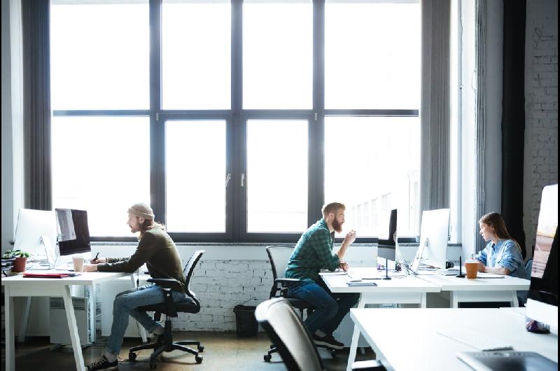 La reforma laboral bajaraacute la actual indemnizacioacuten a casi la mitad