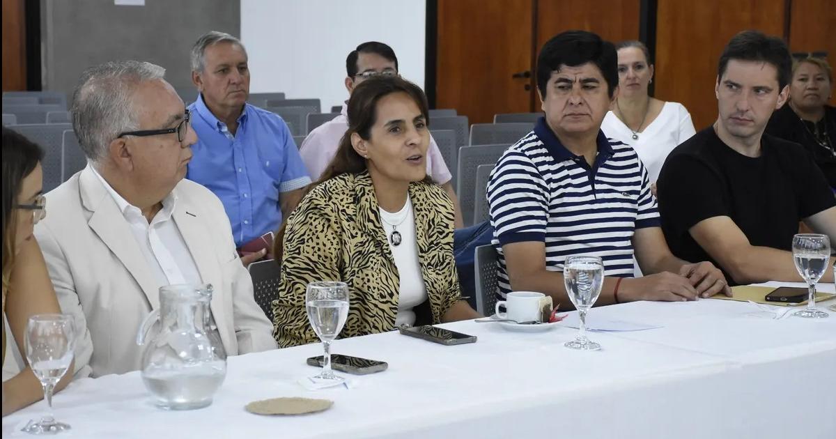 Aporte de los intendentes para mejorar la situacioacuten de escuelas