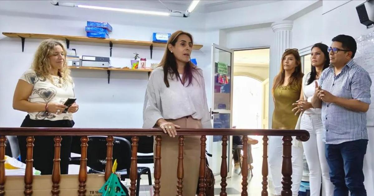 Teseira visita oficinas del Ministerio de Educacioacuten