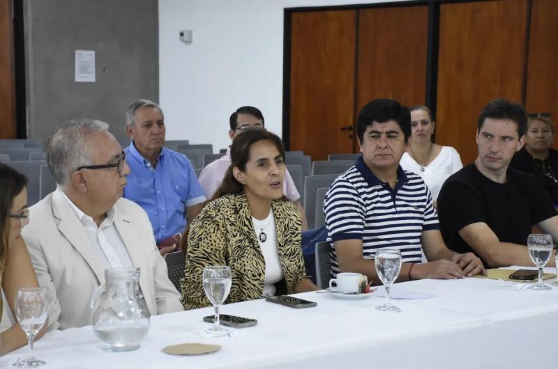 Aporte de los intendentes para mejorar la situacioacuten de escuelas