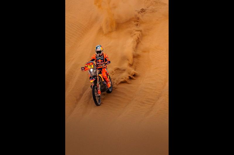 Luciano Benavides es el nuevo liacuteder del Dakar y suentildea con la consagracioacuten en motos