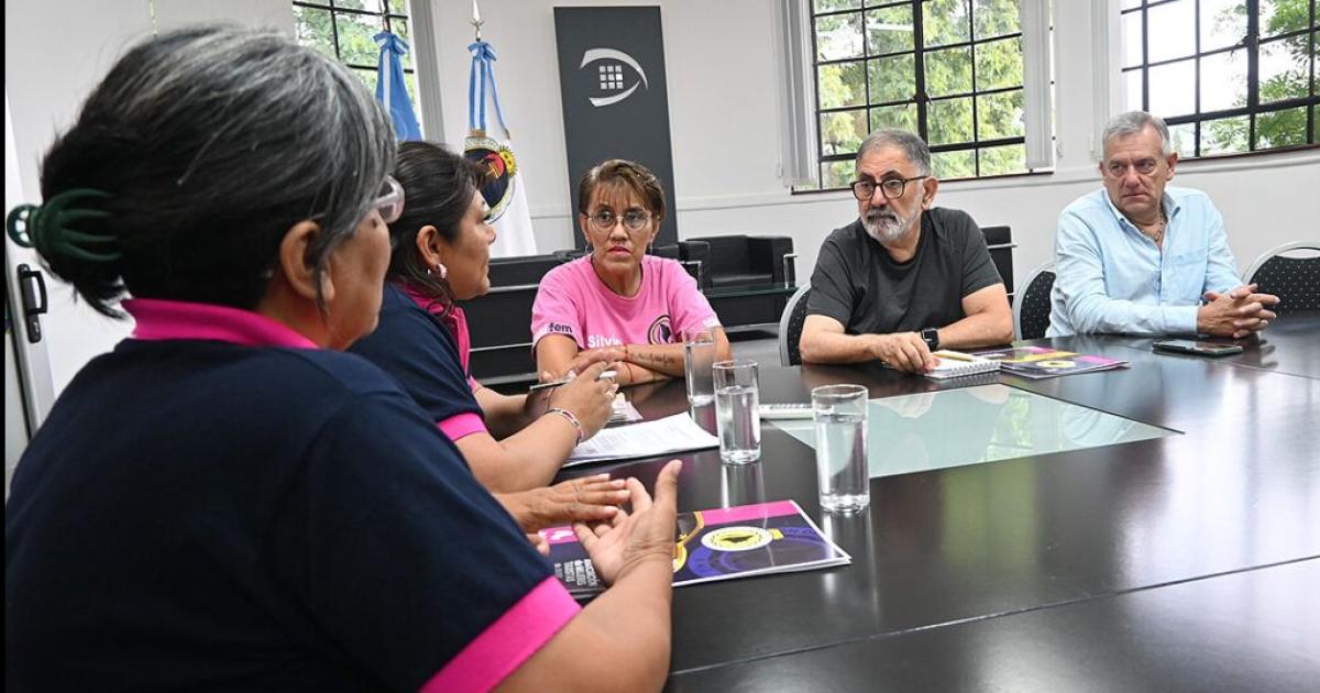 Organizan congreso de mujeres conductoras