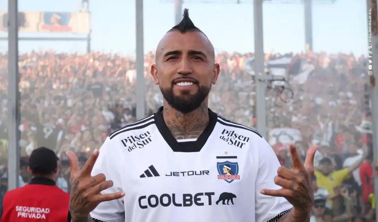 Vidal se proclamoacute el mediocampista maacutes completo en un poleacutemico video viral
