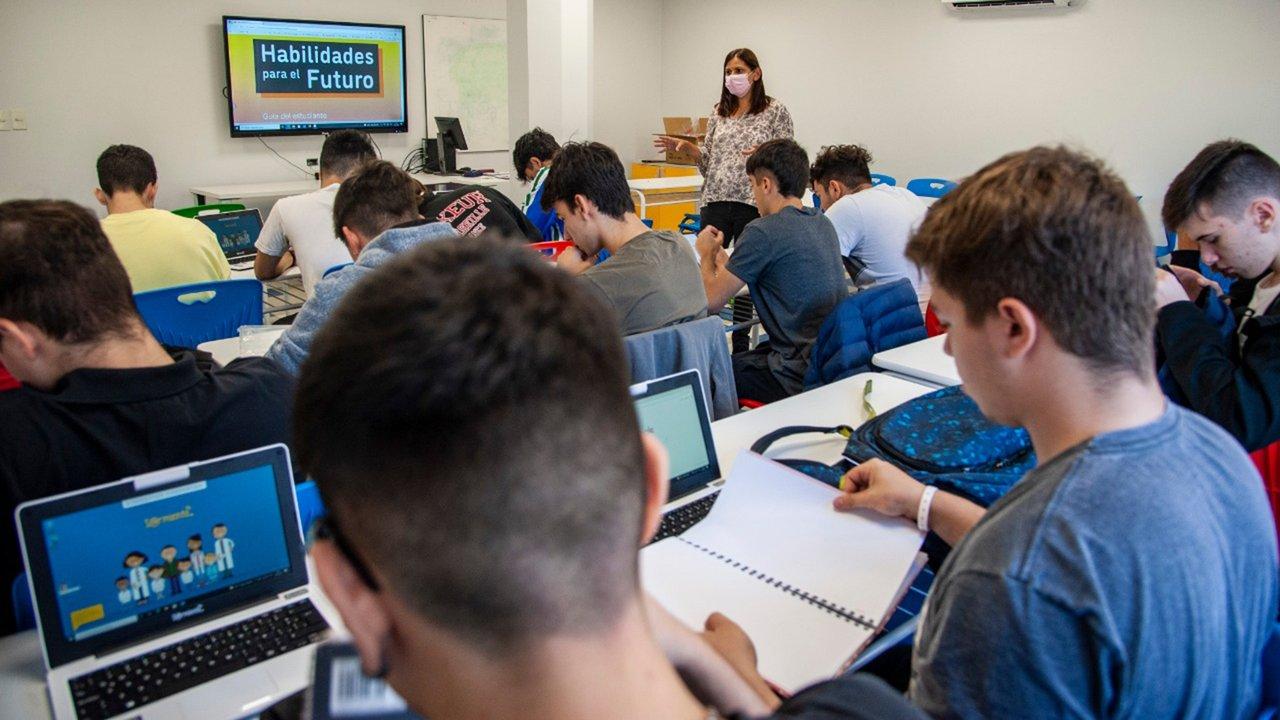 Una abrumadora mayoriacutea quiere que se ensentildee planificacioacuten financiera en los colegios