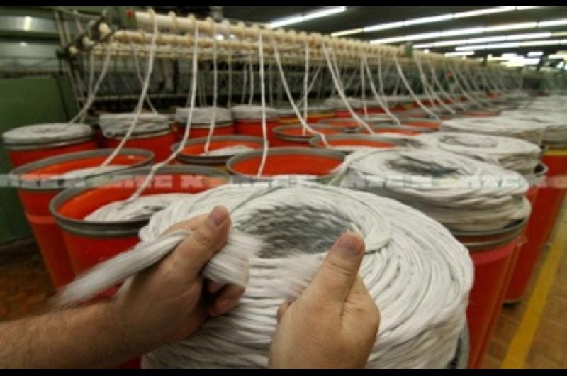 Las Pymes textiles suman otra baja- una faacutebrica de hilados suspendioacute a 200 obreros por dos meses