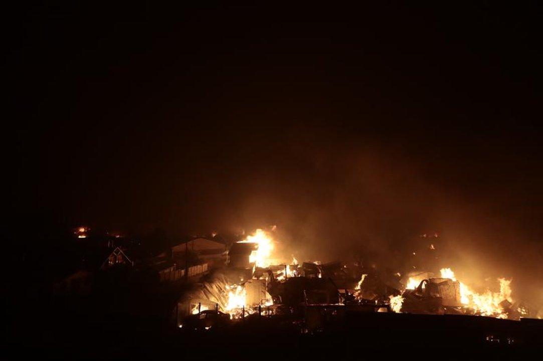 Al menos 16 muertos en Chile por un feroz incendio que lleva maacutes de 10000 hectaacutereas quemadas