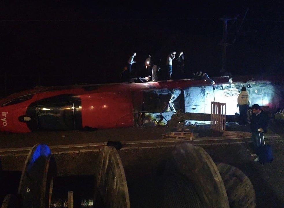 Tragedia en Espantildea- un choque entre dos trenes de alta velocidad dejoacute al menos cinco muertos