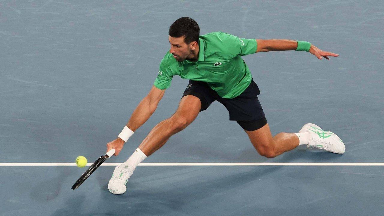 Djokovic debutoacute en el Australian Open con un triunfo ante Pedro Martiacutenez